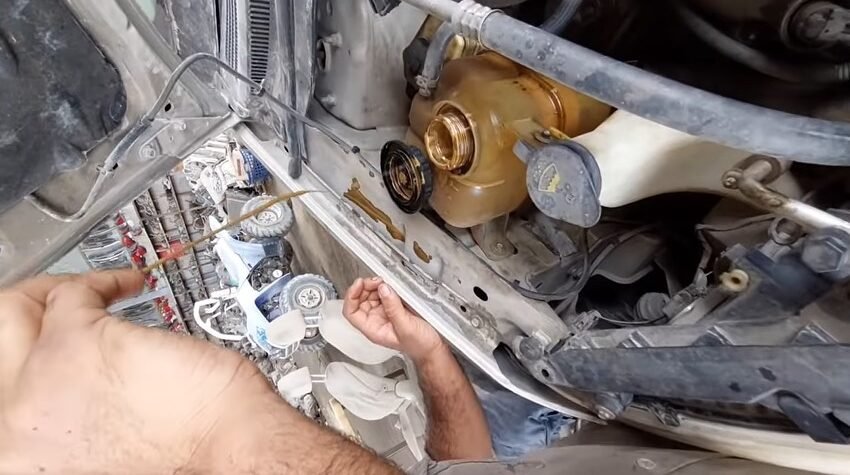 Coolant-Contaminates-the-Oil-on-Certain-Engines
