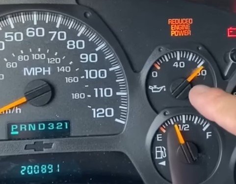 Oil-Pressure-Gauge-Reads