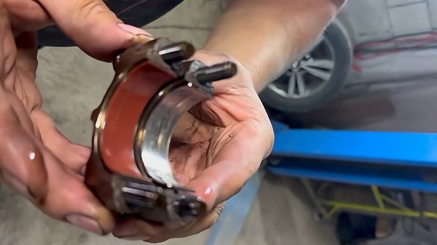 Worn-Connecting-Rod-or-Main-Bearings